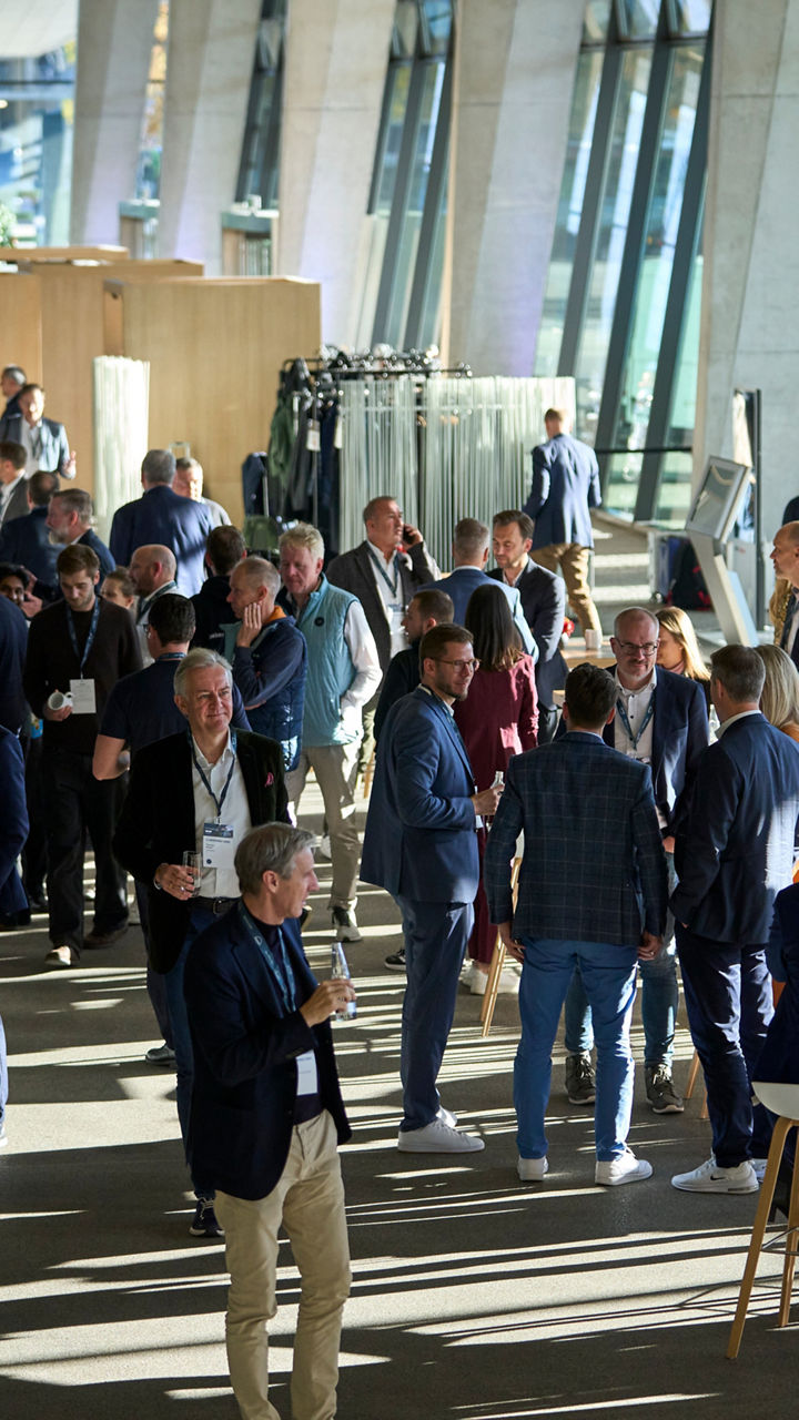 9_16 - 1920 x 3416 px-MAN-EED-7.jpg